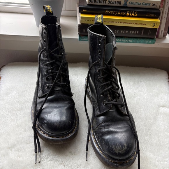 Dr. Martens 1460 Black Leather Ankle Boots Classic Combat Grunge Size US 7 - Picture 1 of 9
